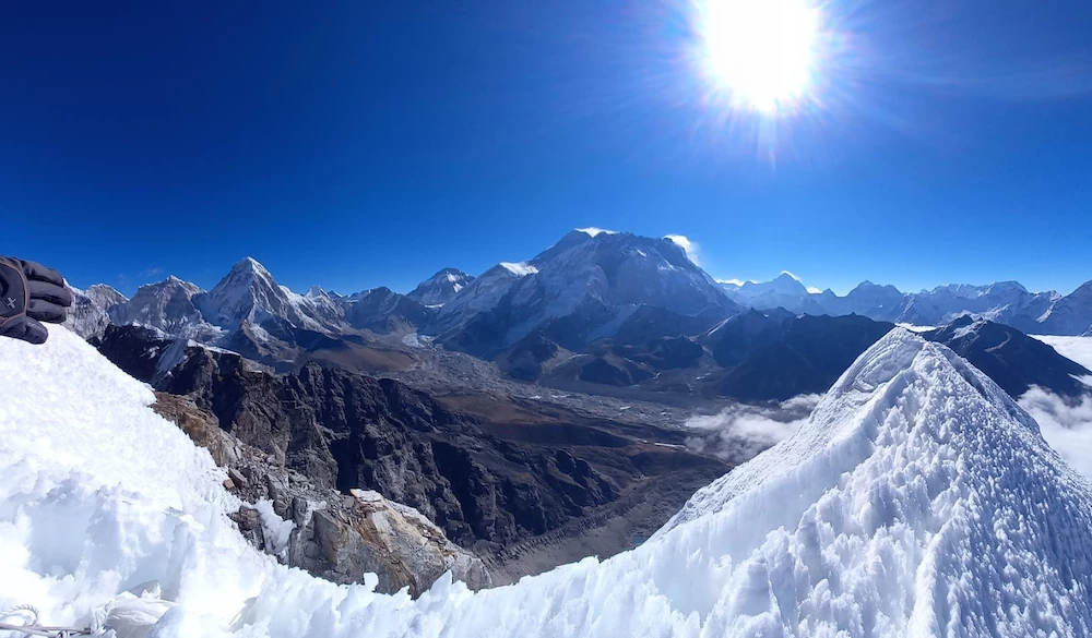 Lobuche and Gokyo Ri 4th April 2026 Expedition News